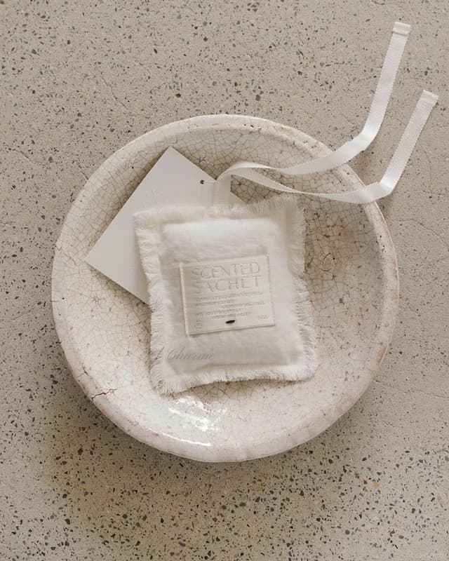 Sachet parfumé en lin, bords frangés